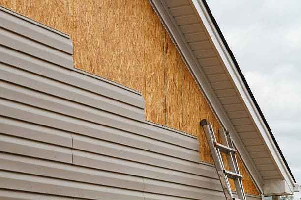 Professional Emergency Siding Repair technician working in Mentcle, PA